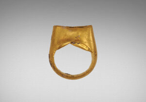 Χρυσό δαχτυλίδι: Προέρχεται από το ναυάγιο στη θαλάσσια περιοχή των Αντικυθήρων. 2ος – 1ος αι. π.Χ.