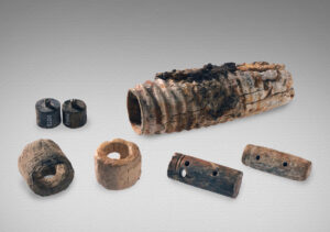 Τμήματα κυλινδρικών οστέινων μουσικών οργάνων: Προέρχεται από το ναυάγιο στη θαλάσσια περιοχή των Αντικυθήρων. 1ος αι. π.Χ.