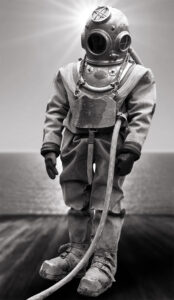 Diving suit of sponge diver with the scuba apparatus.